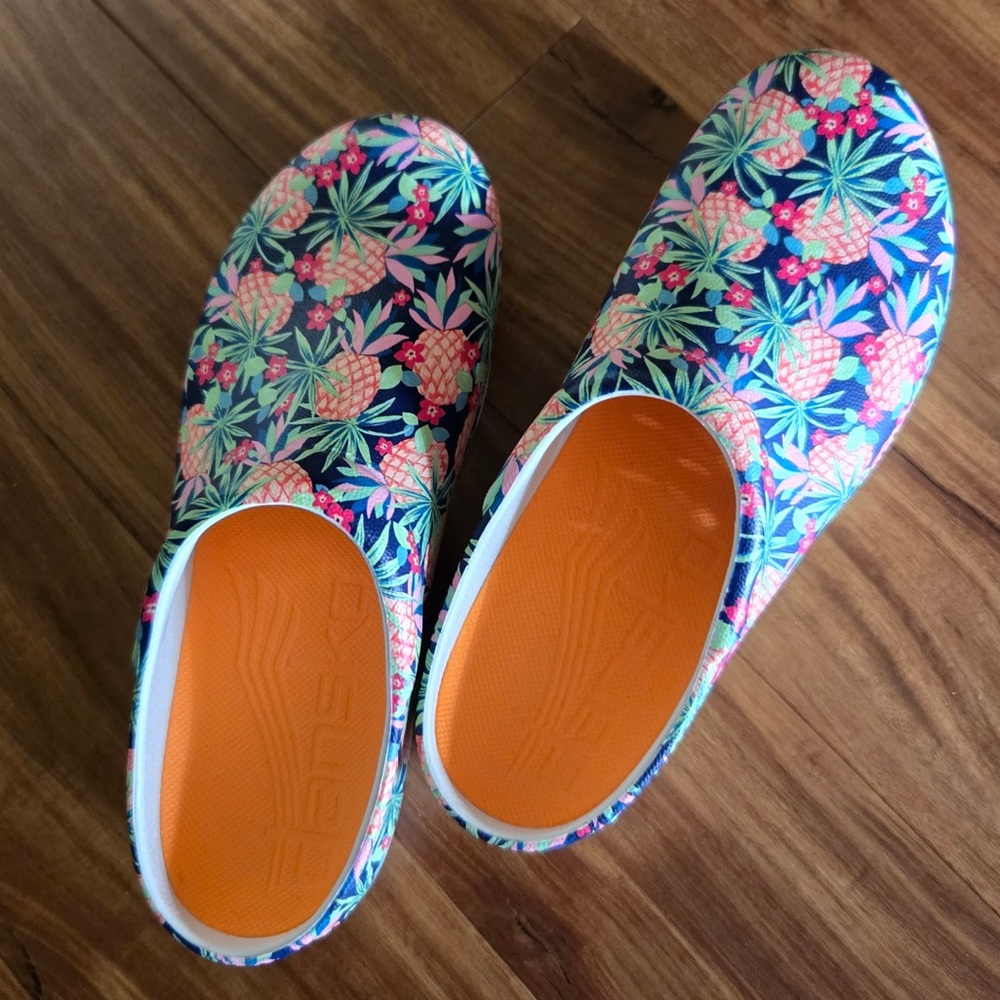 Dansko womens Kane clogs size 38